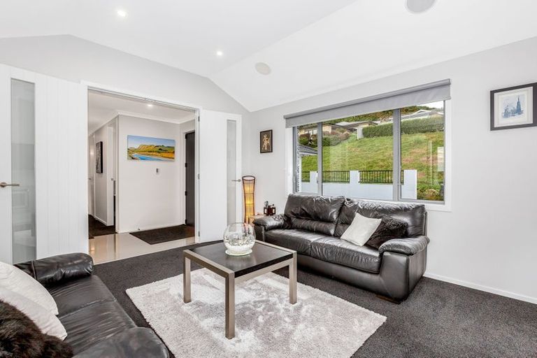 Photo of property in 7 Manapouri Lane, Aotea, Porirua, 5024