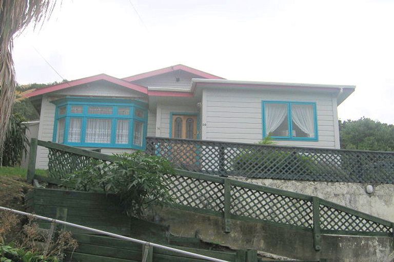 Photo of property in 16 Cave Road, Houghton Bay, Wellington, 6023