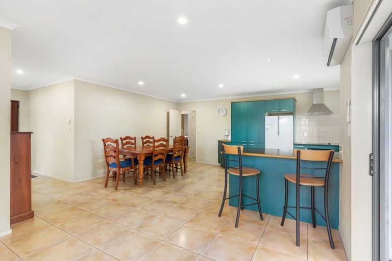 Photo of property in 2 Brosna Place, East Tamaki, Auckland, 2016