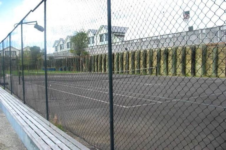 Photo of property in 7/11 The Avenue, Albany, Auckland, 0632