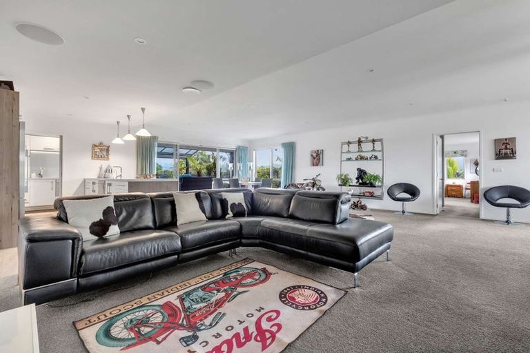 Photo of property in 20 Roseberry Place, Whitianga, 3510