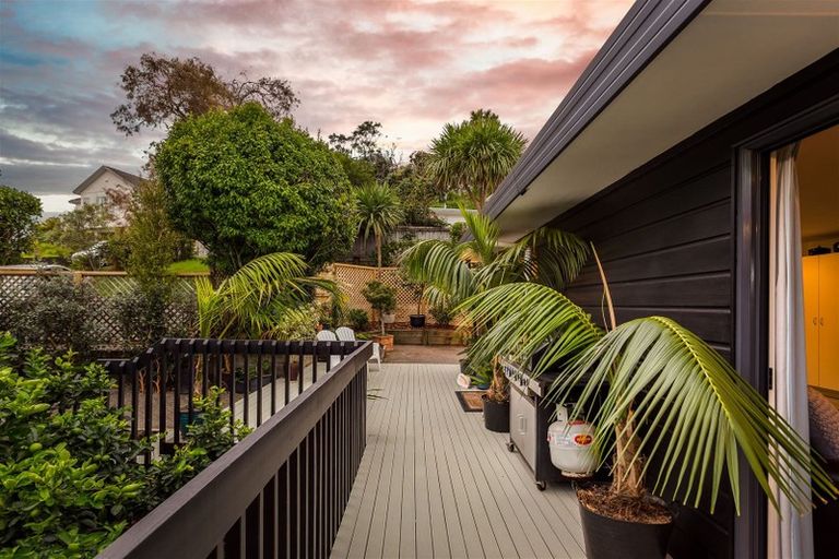 Photo of property in 2/28 Stephanie Close, Glenfield, Auckland, 0629