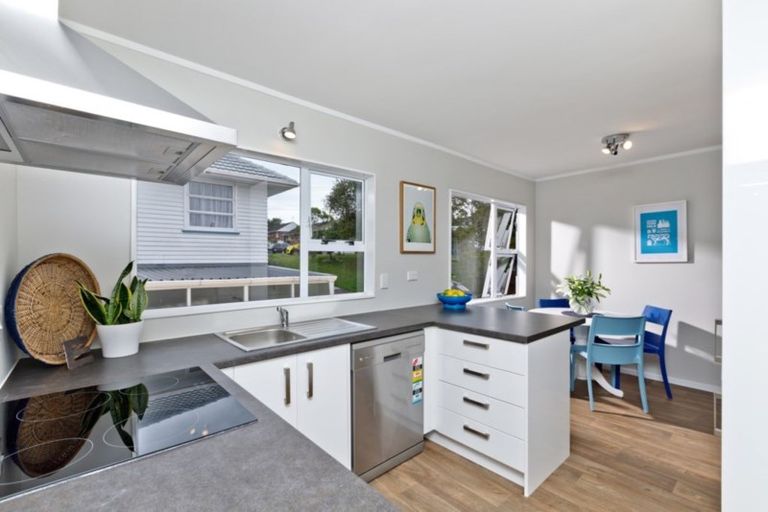 Photo of property in 2/31 Alamein Avenue, Belmont, Auckland, 0622