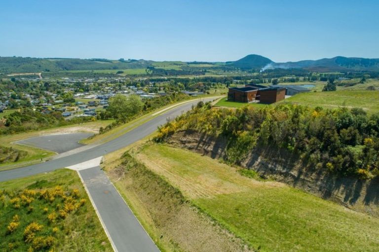 Photo of property in 1 Sparrowhawk Way, Kinloch, Taupo, 3377