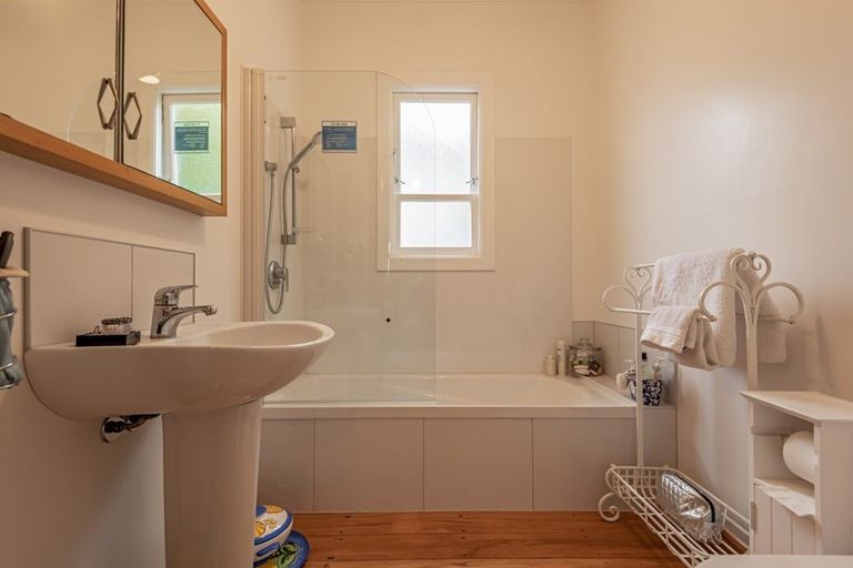 Photo of property in 10 Mahoe Avenue, Takaro, Palmerston North, 4410