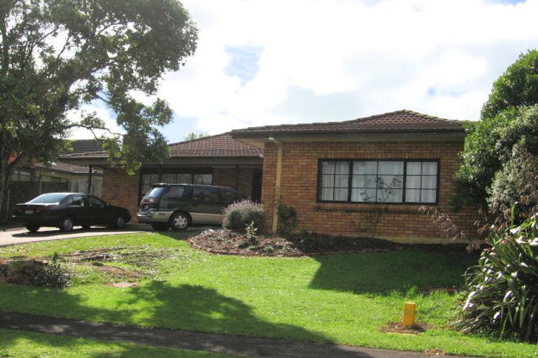Photo of property in 4 Camira Place, Botany Downs, Auckland, 2010
