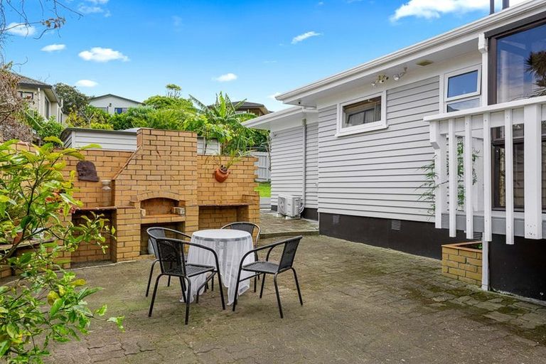 Photo of property in 300 Wairau Road, Glenfield, Auckland, 0629