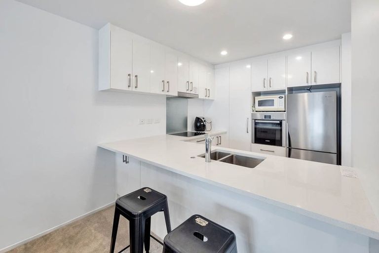 Photo of property in Apollo Apartments, 201/46 Rosedale Road, Rosedale, Auckland, 0632