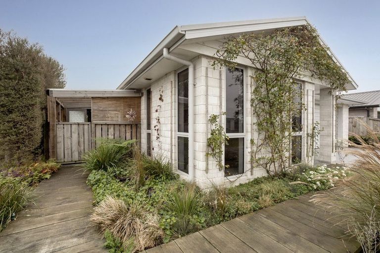 Photo of property in 3 Taioma Close, Papamoa, 3118