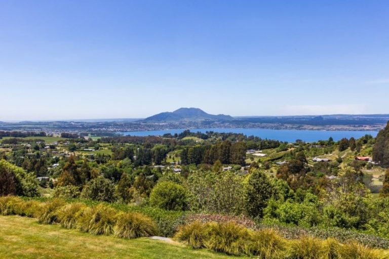 Photo of property in 121 Highland Drive, Acacia Bay, Taupo, 3385