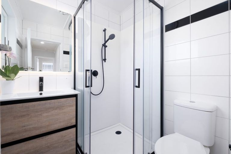 Photo of property in 8a Grande Vue Road, Papatoetoe, Auckland, 2025