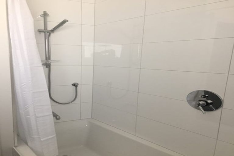 Photo of property in 90 Ashton Fitchett Drive, Brooklyn, Wellington, 6021