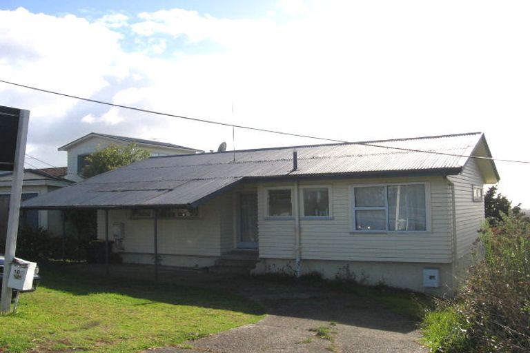 Photo of property in 185 Glenfield Road, Hillcrest, Auckland, 0627