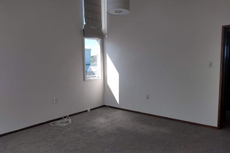 Photo of property in Lynbrae Court Flats, 17/4 Dr Taylor Terrace, Johnsonville, Wellington, 6037