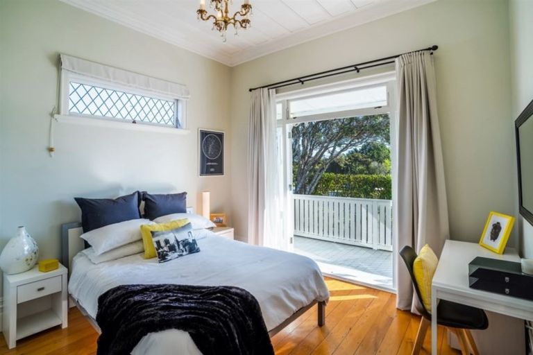 Photo of property in 249 Glenfield Road, Hillcrest, Auckland, 0627