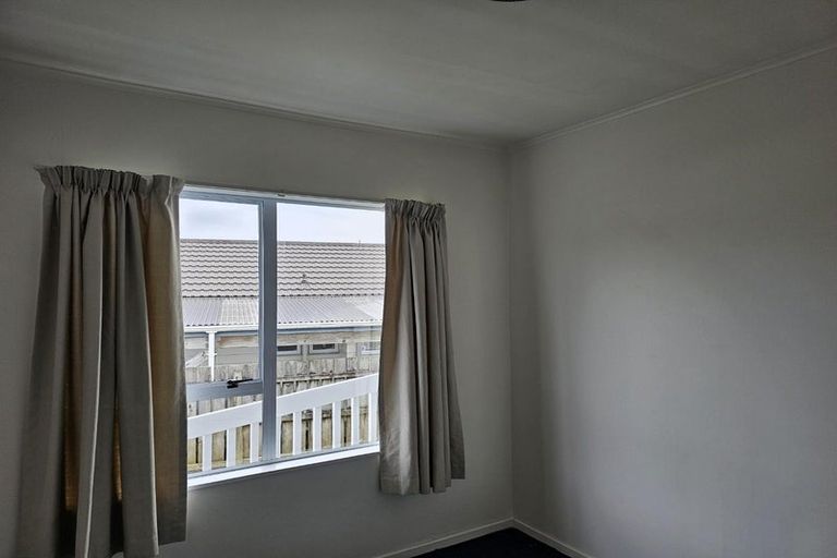 Photo of property in 33 Guadeloupe Crescent, Grenada Village, Wellington, 6037