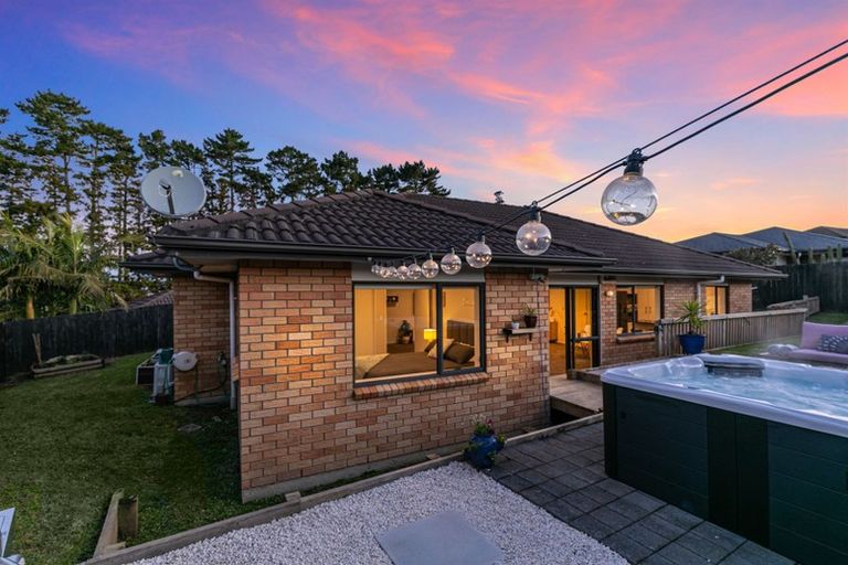 Photo of property in 22 Bradnor Meadows Drive, Swanson, Auckland, 0612