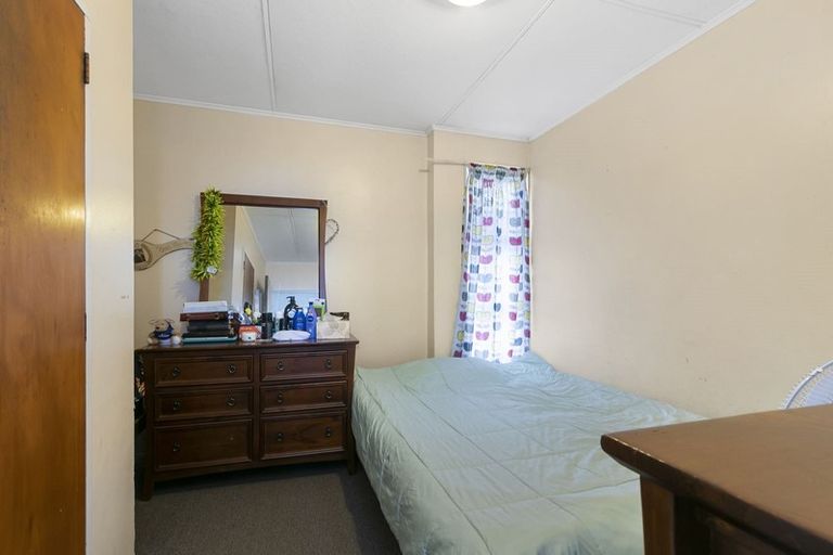 Photo of property in 15a Pencarrow Crescent, Wainuiomata, Lower Hutt, 5014
