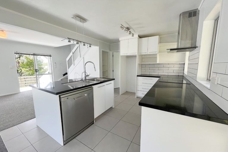 Photo of property in 1/43 Hutchinson Avenue, New Lynn, Auckland, 0600