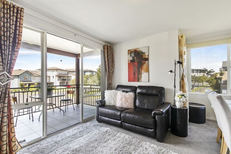 Photo of property in 28 Opito Way, East Tamaki, Auckland, 2013