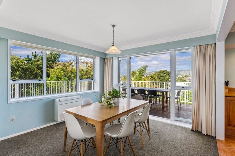 Photo of property in 8 Ara Kuaka, Waikanae Beach, Waikanae, 5036
