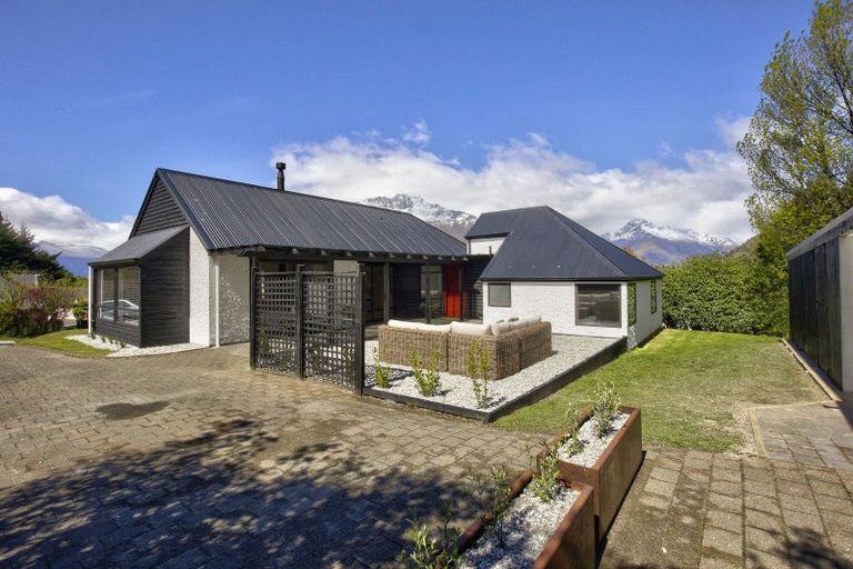 Photo of property in 24 Williams Street, Sunshine Bay, Queenstown, 9300