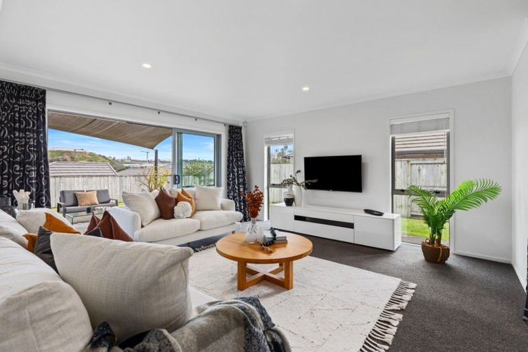 Photo of property in 10 Rochfort Crescent, Pyes Pa, Tauranga, 3112
