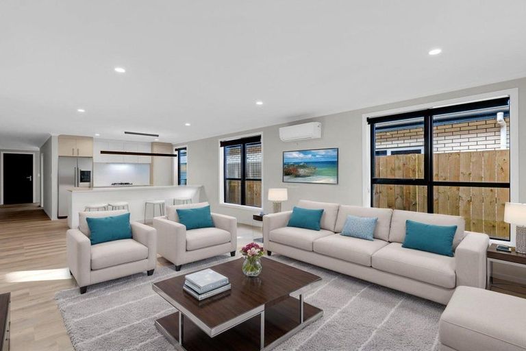 Photo of property in 23 Waruhia Crescent, Rototuna North, 3281