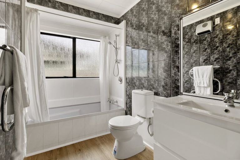 Photo of property in 12b Cathie Place, Karori, Wellington, 6012