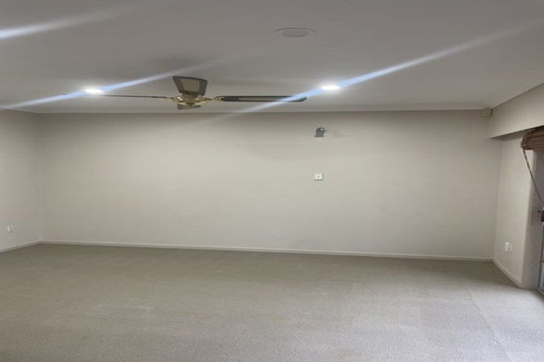 Photo of property in 100 Clevedon Road, Papakura, 2110