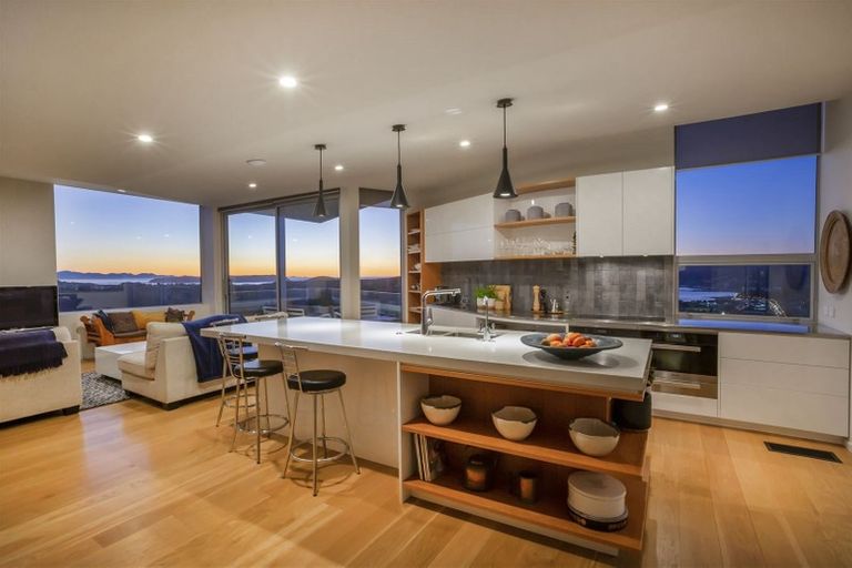 Photo of property in 10 Seascape View, Paremata, Porirua, 5024