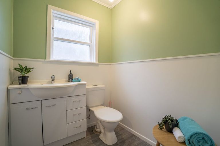 Photo of property in 3 South Street, Tawa, Wellington, 5028