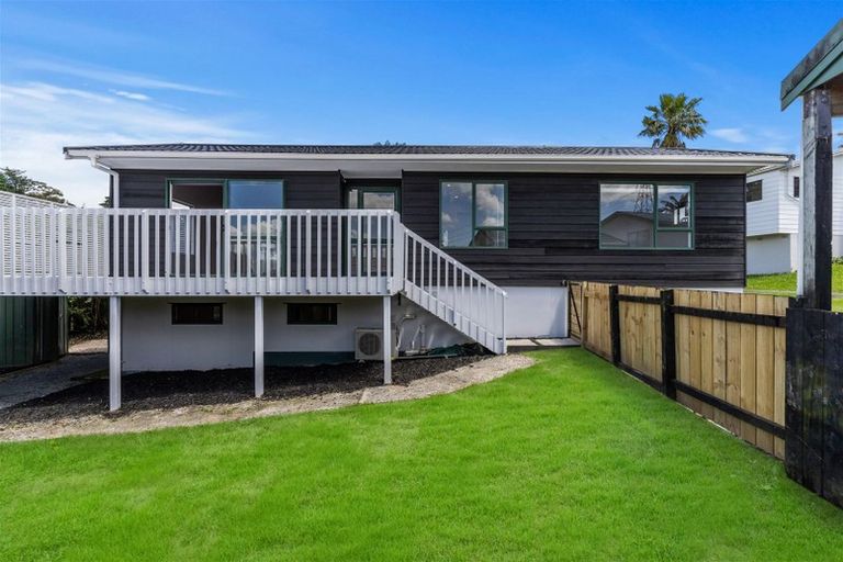 Photo of property in 26 Loughanure Place, Massey, Auckland, 0614