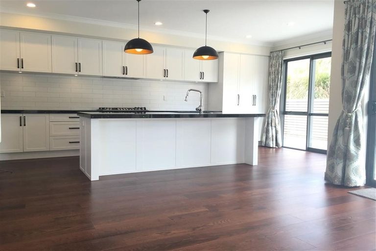 Photo of property in 33 Remuremu Street, Long Bay, Auckland, 0630