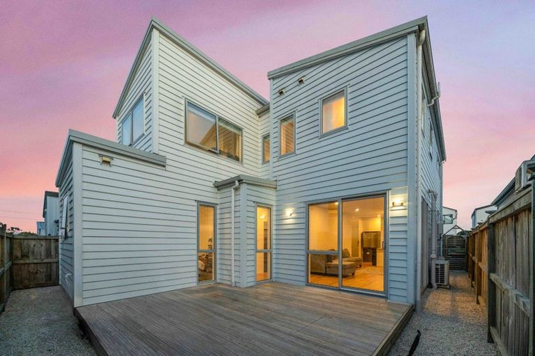 Photo of property in 102 Bellbird Street, Papakura, 2110