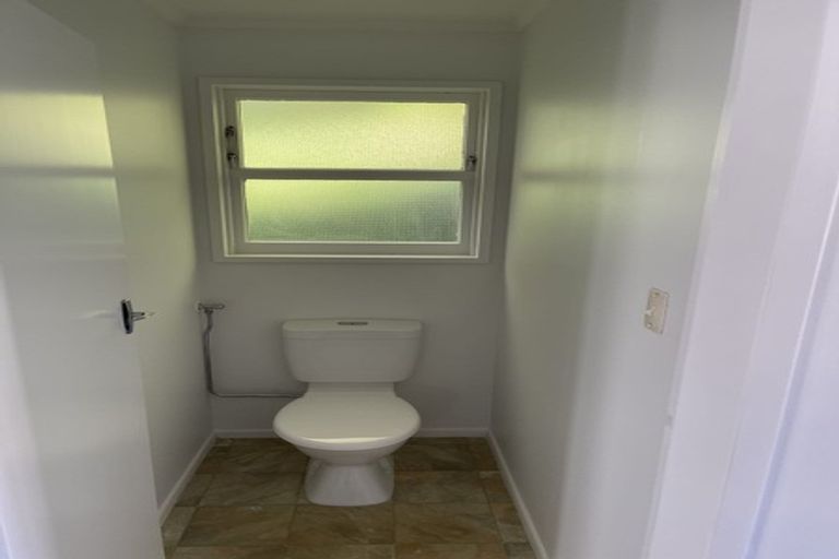 Photo of property in 6 Churton Drive, Churton Park, Wellington, 6037