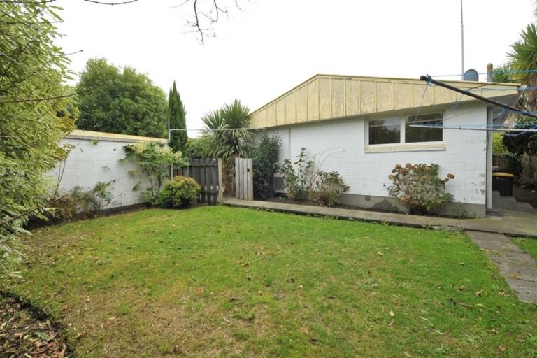 Photo of property in 2/23 Kent Lodge Avenue, Avonhead, Christchurch, 8042