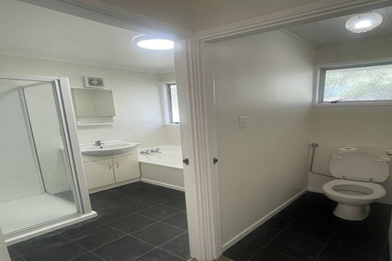 Photo of property in 42 Claverdon Drive, Massey, Auckland, 0614