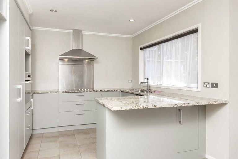 Photo of property in 11a Barron Drive, Green Bay, Auckland, 0604