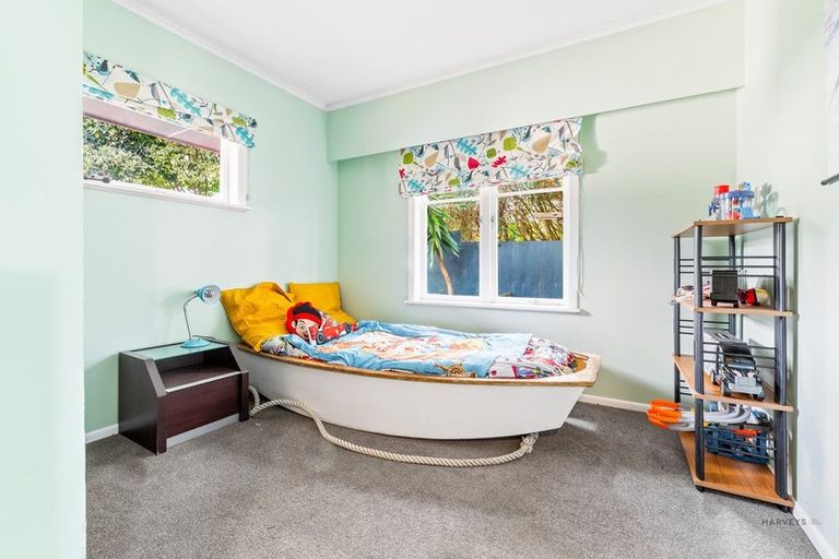 Photo of property in 3 Rerewai Place, Kelston, Auckland, 0602