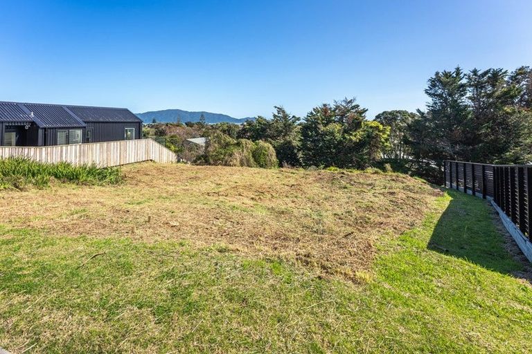 Photo of property in 13 Kawau Grove, Waikanae Beach, Waikanae, 5036