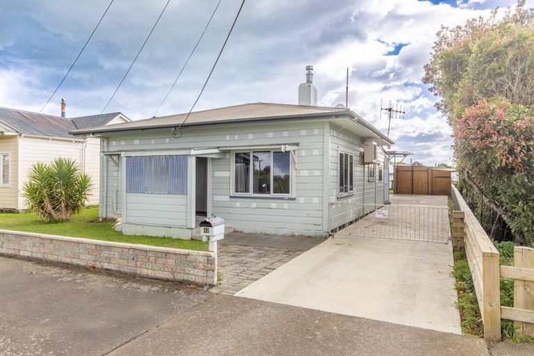 Photo of property in 42 Sydney Street, Takapau, 4203