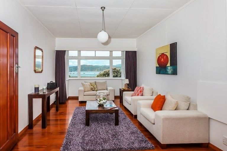 Photo of property in 117 Breaker Bay Road, Breaker Bay, Wellington, 6022