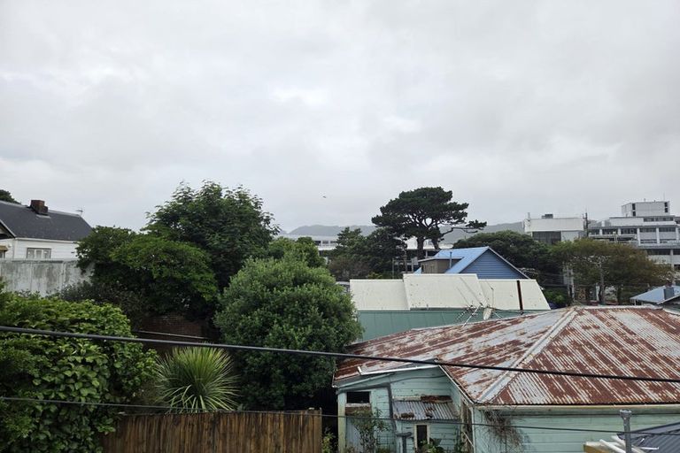 Photo of property in 14 Rolleston Street, Mount Cook, Wellington, 6021