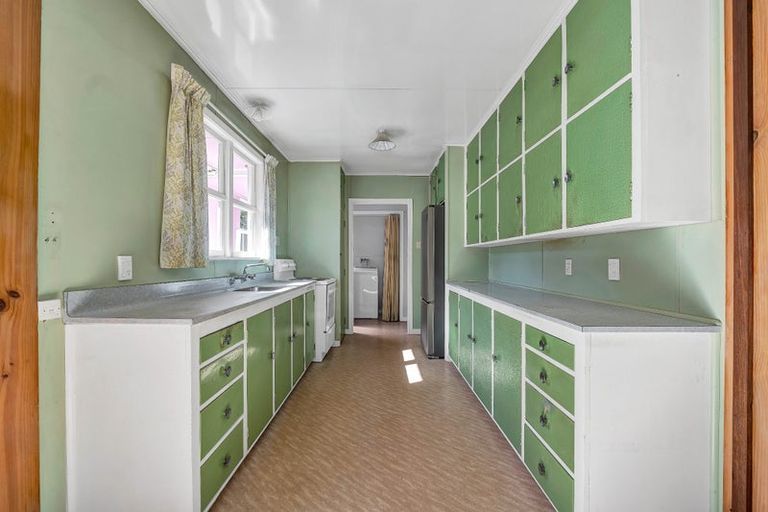 Photo of property in 71 Awanui Street, Merrilands, New Plymouth, 4312