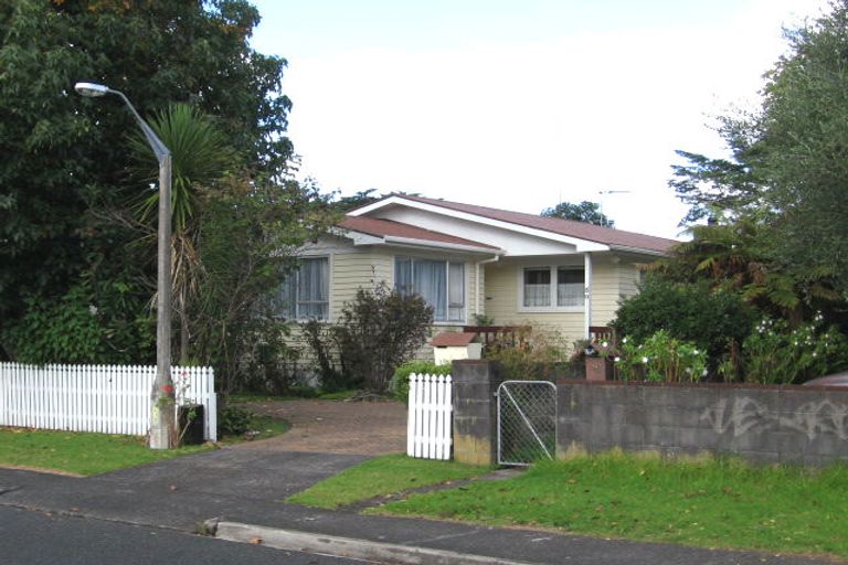 Photo of property in 30 Brennan Avenue, Te Atatu Peninsula, Auckland, 0610