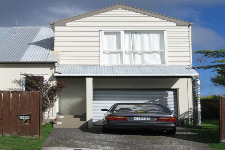 Photo of property in 17b Colchester Crescent, Newlands, Wellington, 6037