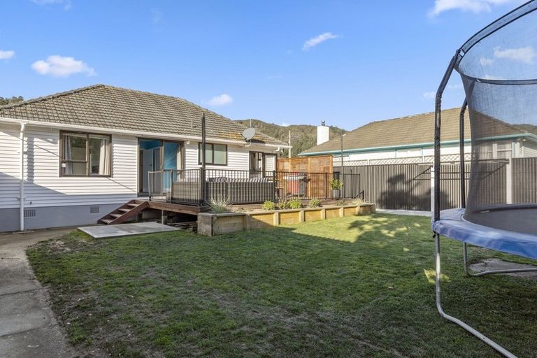 Photo of property in 312 Stokes Valley Road, Stokes Valley, Lower Hutt, 5019