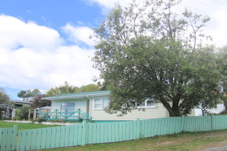 Photo of property in 2 Norfolk Road, Waipahihi, Taupo, 3330
