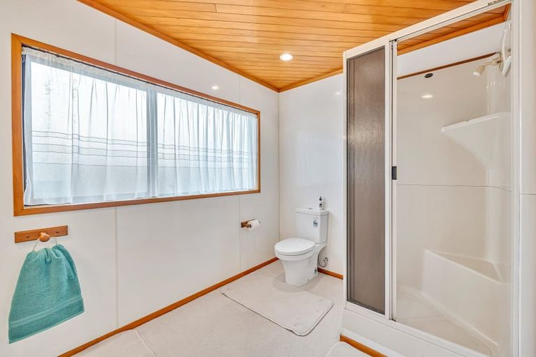 Photo of property in 22 Glucina Avenue, West Harbour, Auckland, 0618